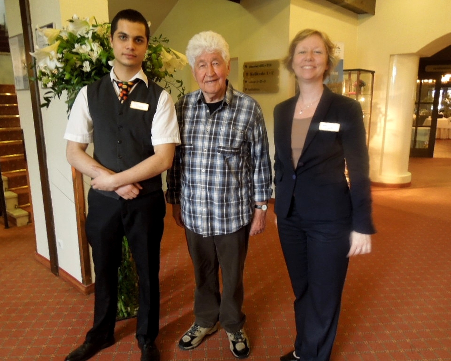 Gotthilf Fischer zu Gast im relexa Waldhotel Schatten (Mitte, hier im Bild mit Ramon Amirinia (li.) und Andrea Schober (re.))